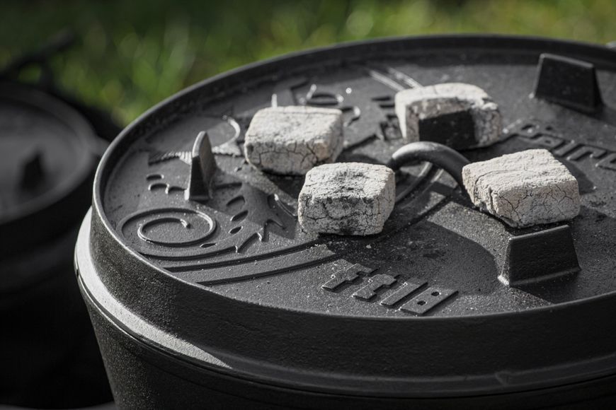 Казан-жарівня чавунна Petromax Dutch Oven ft18 на ніжках 16,1 л 50174 фото