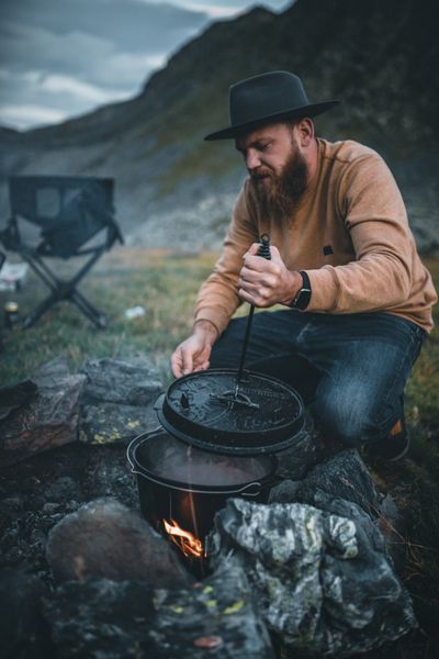 Казан-жарівня чавунна Petromax Dutch Oven ft9 на ніжках 7,5 л 50169 фото